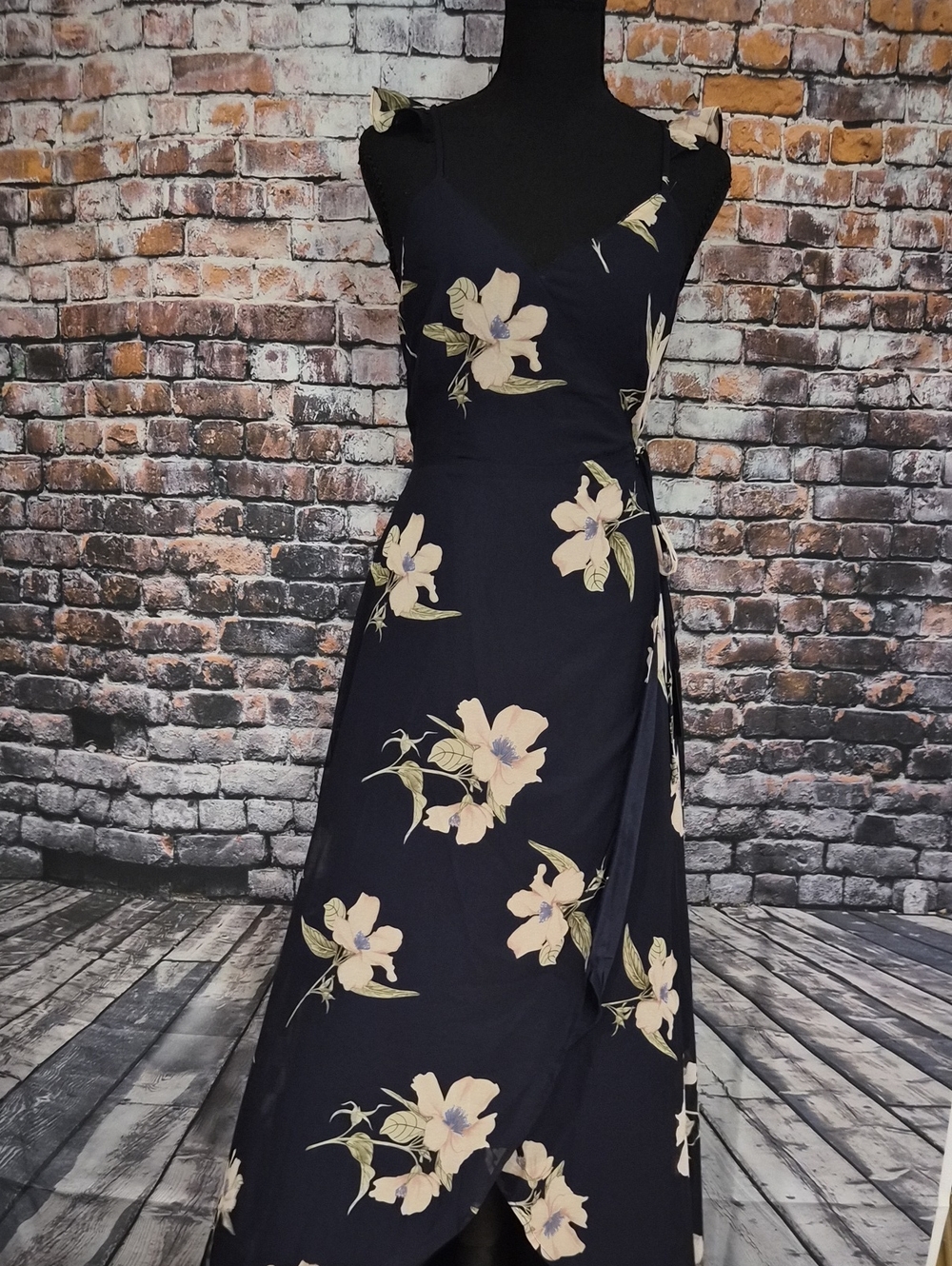 Lulu's All Mine Navy Floral Wrap Maxi Dress with Cream Blooms NWT SZ SM
